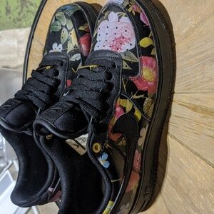 Nike Air Force Ones Floral size 9
